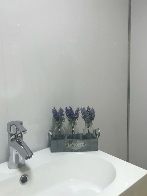 10 Gloss White Bathroom Panels PVC Ceiling Cladding Shower Wall Kitchen DBS — image 9