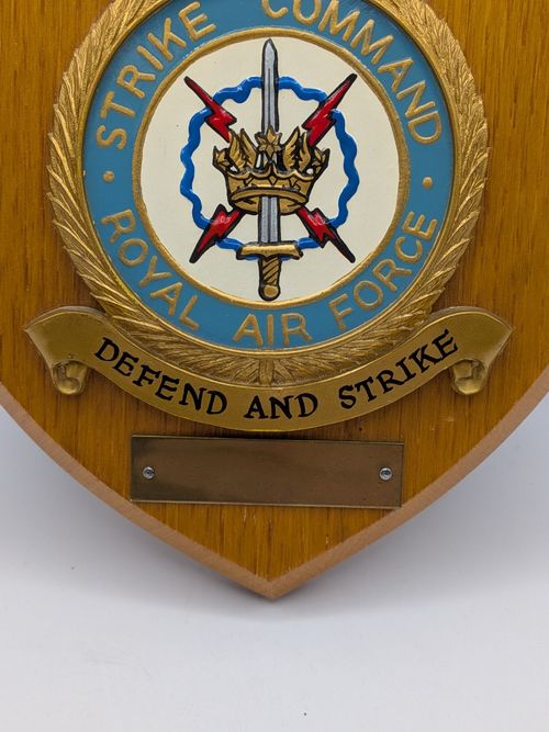Royal Air Force Strike Command Mess Wall Plaque Shield Crest RAF Vintage VGC — image 5