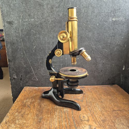 VINTAGE SCIENTIFIC MICROSCOPE ,LEITZ WETZLAR,MADE IN GERMANY , DISPLAY, FREEPOST — image 11
