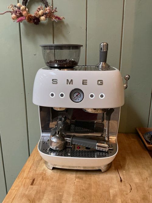 Retro 50’s Style SMEG EGF03 White Espresso Coffee Machine Bean To Cup