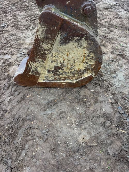 600mm Excavator Bucket - 55mm Pins — image 2