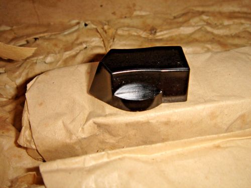 NOS Vintage Bulgin K435 black Bakelite knobs - 1/4" shaft  grubscrew type — image 5