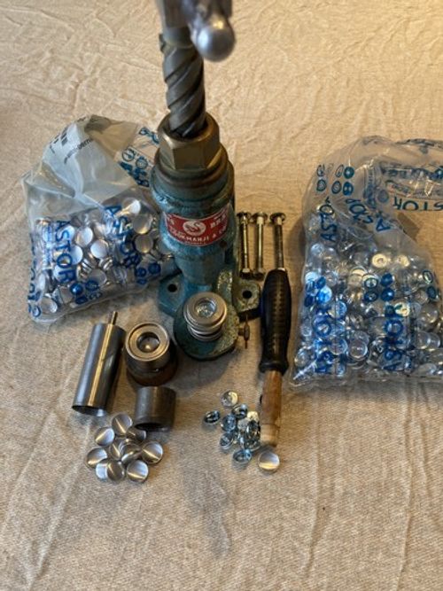 professional button machine with die and button moulds