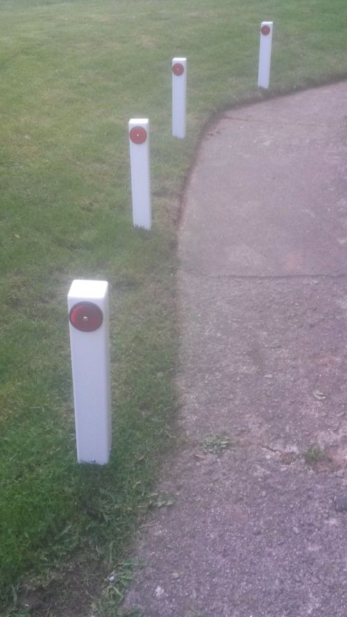 Grass Marker Post, Parking Deterrent, Post With Reflector, No Parking Bollards  — image 3
