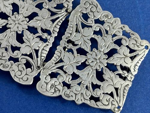 NICE ANTIQUE EDWARDIAN SOLID SILVER NURSES BELT BUCKLE — image 7