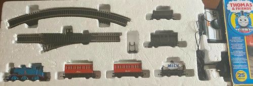 Hornby Thomas & Friends OO Gauge Starter Train Set w/ Track & Controller 25pc