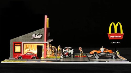 Diorama 1:64 Car Garage Model LED Lighting Gas Stations Parking Lot Scene Model — image 5
