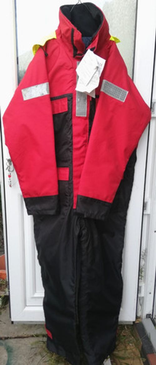 Mullion north sea one piece suit, adults size large (unisex),80-90kg,bnwt/unused