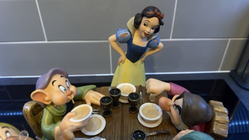 RARE Snow White and The Seven Dwarfs  Soup's On Figurine LE 1542/1937 — image 8