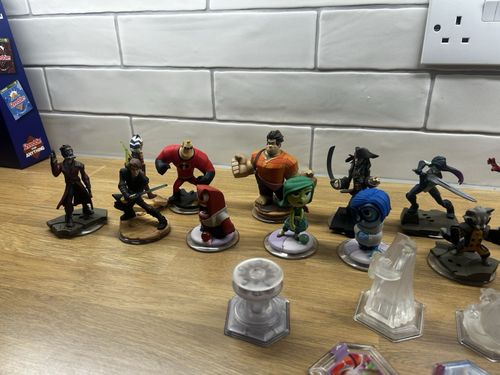 Disney Infinity 3.0 PS4 Starter Pack Bundle Base, Figures, Power Discs +Chars — image 7