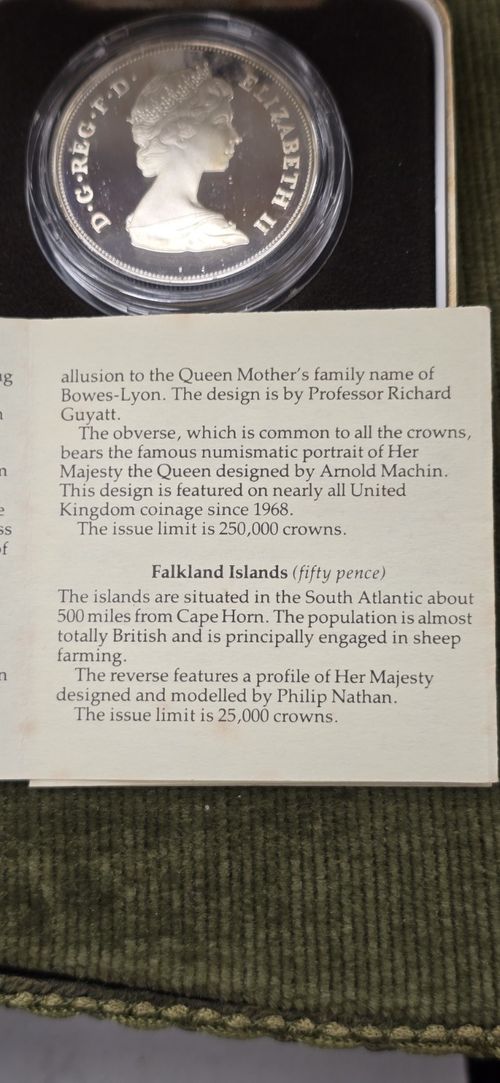 1980 Queen Mother 80th Birthday Sterling Silver Proof Crown Coin 25p Royal Mint — image 7