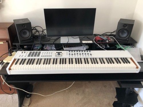 Arturia KeyLab 88 MkII 88-Key + Original Legs + Music/Laptop Stands + Software