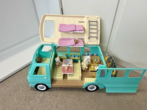 Sylvanian Families Campervan (Fully Furnished) with Silk Cat Sisters