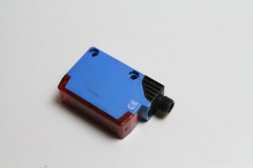 SICK WL250-P430S02 Reflex Photoelectric Switch WL250-P430S02 internally light on — image 2