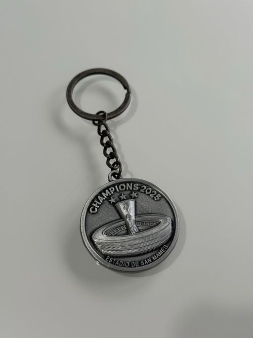 TOTTENHAM HOTSPUR UEFA CUP WINNERS DOUBLE SIDED KEYRING 40mm  — image 5