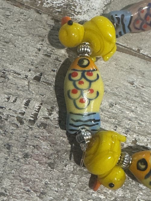 Lucky Rubber Yellow Duck Cruise Lampwork Glass Handmade Beaded Stretch Bracelet — image 3