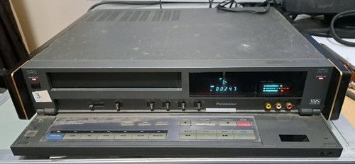 Panasonic NV-W1 Worldwide Multi-System VHS VCR Player - Powers On / heads gone