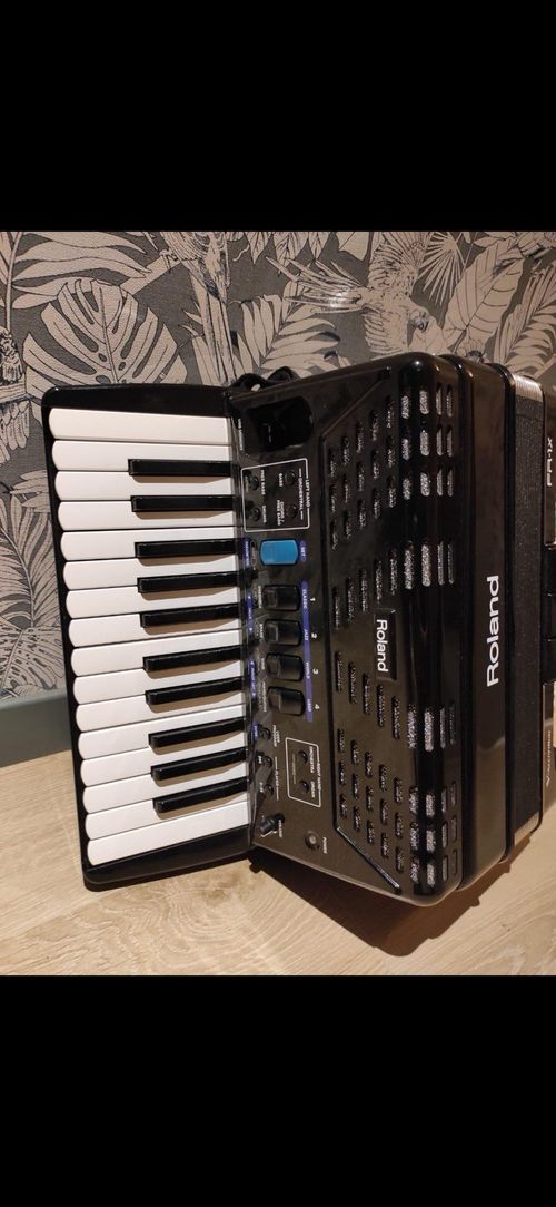 Roland FR-1X V-Accordion Black Piano Accordion 26 Treble 72 Bass MIDI — image 6