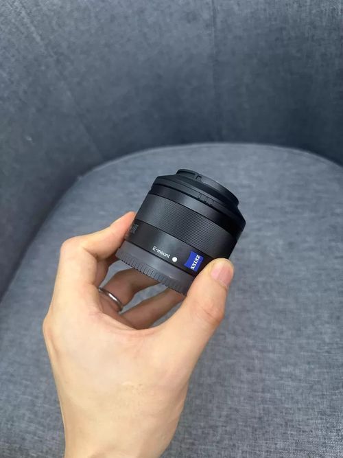 Sony Sonnar T FE 35mm f/2.8 ZA Lens Full Frame Prime Fixed Wide Lens W/Caps — image 3