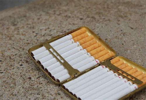 Collecteable Vintage Solid Brass Smoking Can hold 16 Cigarettes Case Holder — image 15