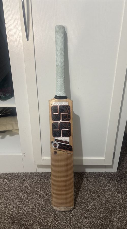 SS Master players  10000 Grade 1 English Willow Cricket bat Short handle 2.8lbs  — image 1