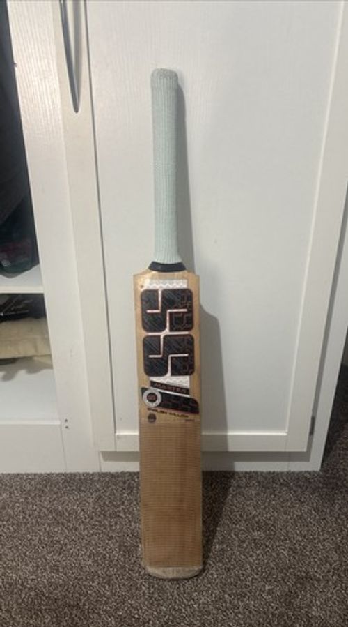 SS Master players  10000 Grade 1 English Willow Cricket bat Short handle 2.8lbs 