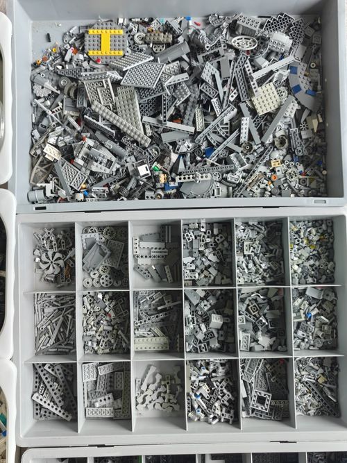 9kg LEGO Bulk Job Lot Bagged By Colour inc Grey and Black Wide Variety of Pieces — image 7