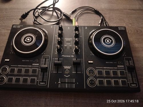 Pioneer DDJ-200 Portable PC/Mac DJ Controller — image 1