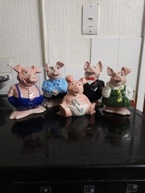 Natwest Wade Set Of 5 Ceramic Piggy Banks With Original Stoppers