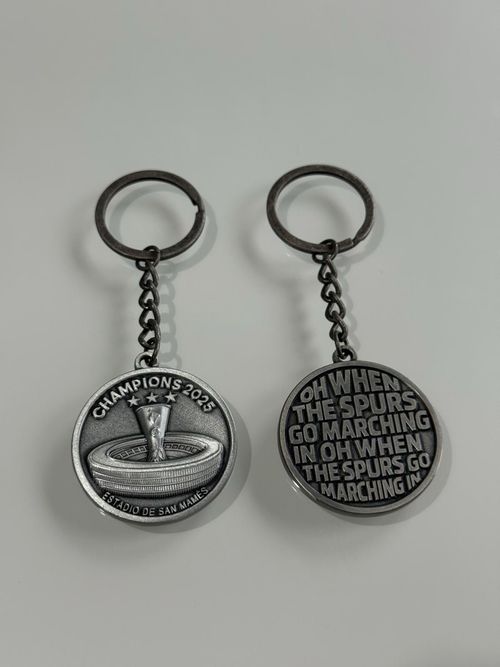 TOTTENHAM HOTSPUR UEFA CUP WINNERS DOUBLE SIDED KEYRING 40mm  — image 6