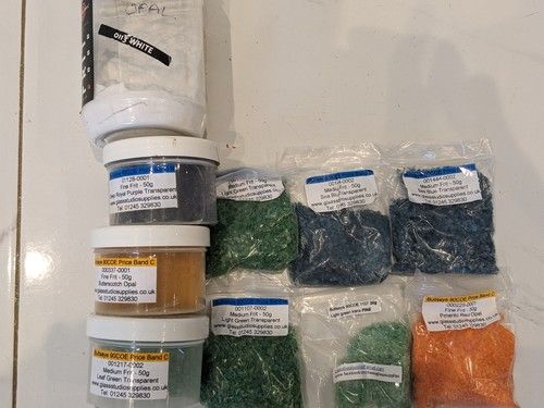 GLASS FUSING - WHITE FINE FRIT LGE + TUB /BAGS  COLOURS , FRIT  POWDERS - LOT 5