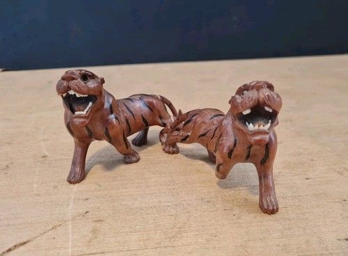 ANTIQUE JAPANESE CARVED OKIMONO TIGER FIGURES PAIR MEIJI PERIOD NETSUKE 