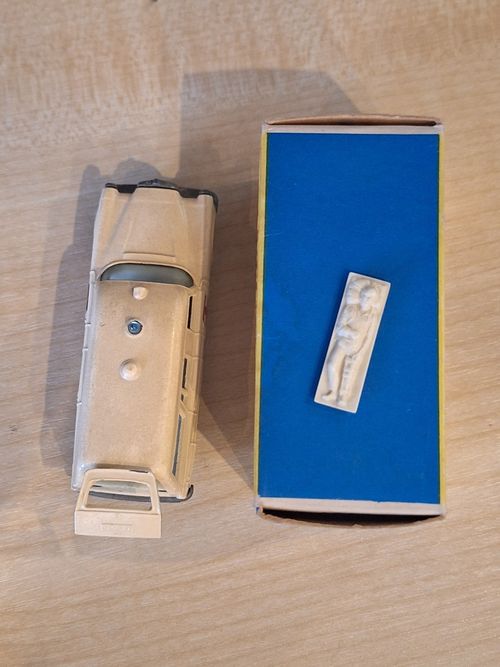 Vintage Matchbox Lesney No.3 Mercedes Binz Ambulance Boxed W/ Stretcher — image 4