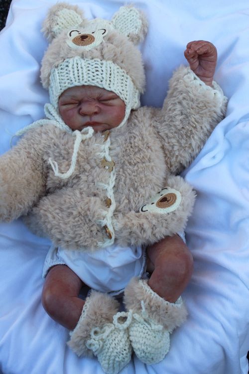 lillbees hand knitted beige cream  faux fur bear baby set jacket hat shoes 0/3m — image 2