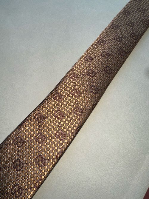 Gucci Tie Mens 100% Silk Gold GG interlocking pattern logo Full Packaging — image 4