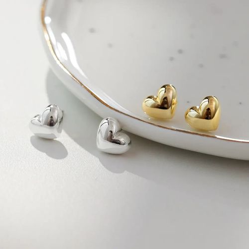 9ct gold  stud earrings heart design 6 mm pair — image 5