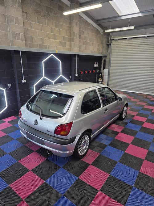 Car — image 11
