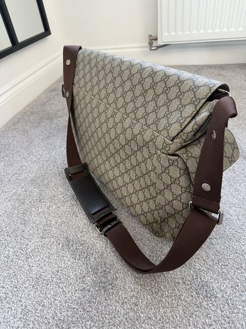 Gucci GG Supreme Medium Baby Changing Bag with Mat Cross Body — image 4