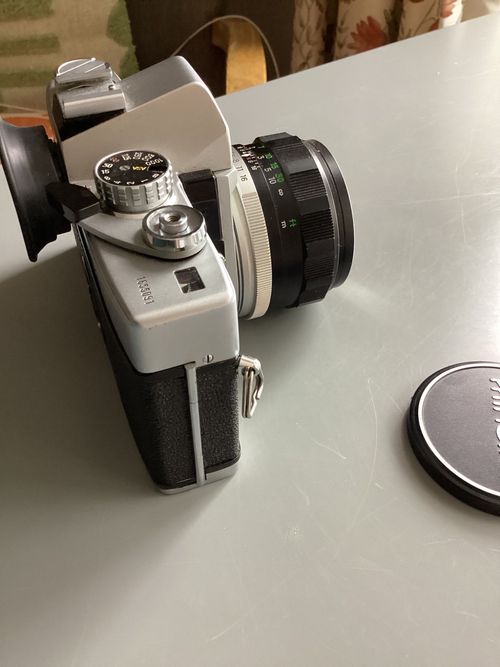 Minolta SRT101 with RokkorPF 58mm f1.4 lens — image 2