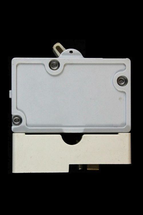 WYLEX 6 AMP CURVE B 3 KA MCB CIRCUIT BREAKER PUSH PLUG IN SK — image 3