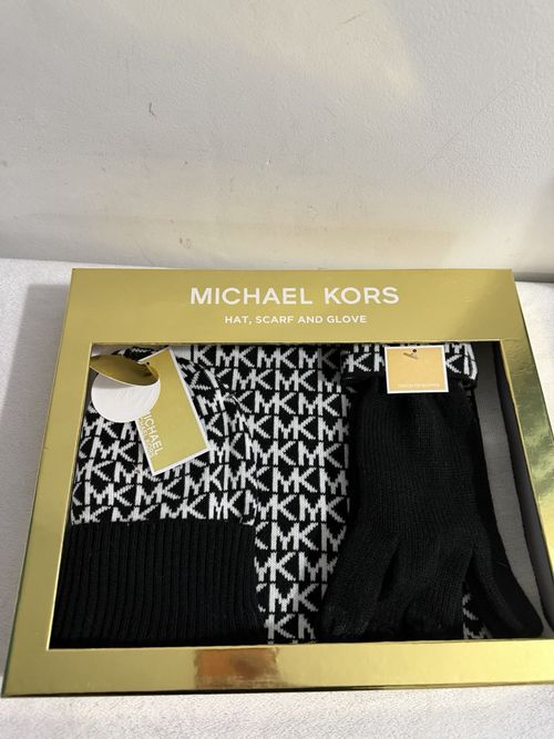 NEW MICHAEL KORS LOGO HAT, SCARF & GLOVES SET R.R.P. $98.00 new and boxed  — image 2