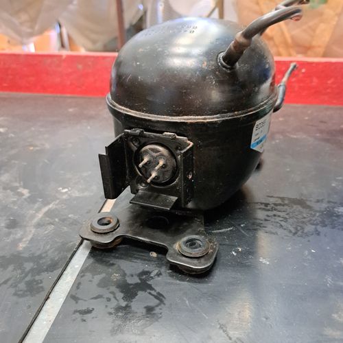 Danfoss BD35F  12 Volt Compressor Used But In Good Working Order — image 3