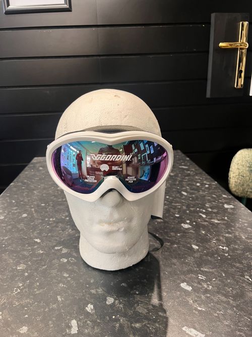 ski/ snowboard goggles white frame new condition — image 1
