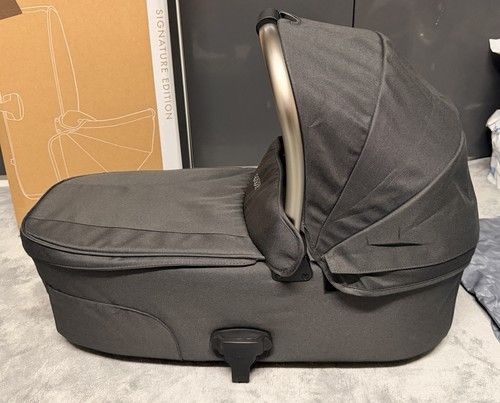 Mamas & Papas Ocarro Carrycot – Signature Edition – Graphite