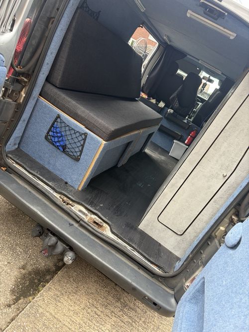 Vauxhall Vivaro Camper Van 2.5 Diesel 2006 — image 4