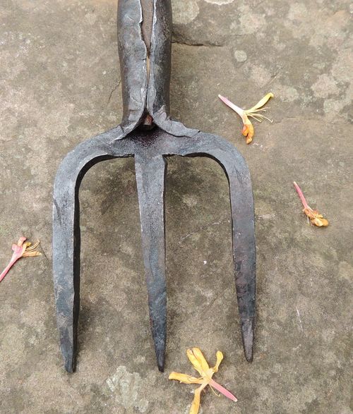Long Handled Weeding Fork for Raised Beds, Fair Trade Blacksmith-made, 23 inches — image 4