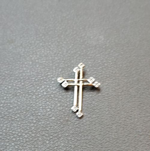 Christianity Holding Cross Pendant 8 Diamonds Crucifix Charm 9ct Solid Gold — image 5