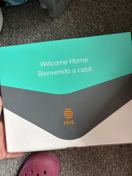 Hive Smart Home Starter Kit Hub and 2 Bulbs — image 1