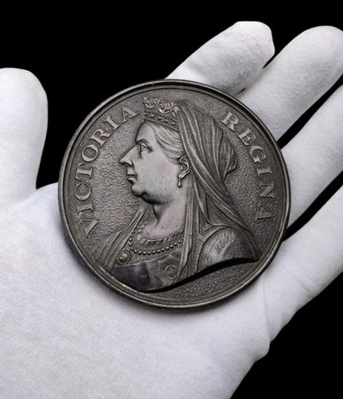 1897 Queen Victoria Diamond Jubilee St Peter Eaton Sq. Bronzed Pewter 281g 80mm