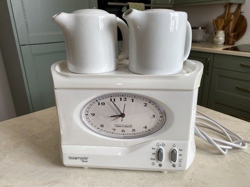 Swan STM201N Vintage Teasmade with a Traditional Dial Clock